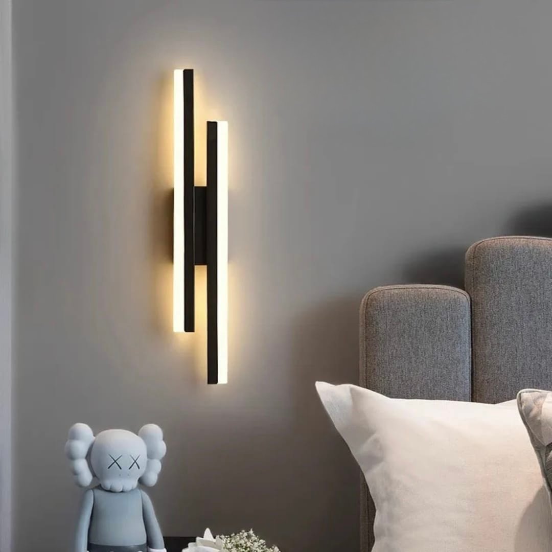 WALL LIGHT